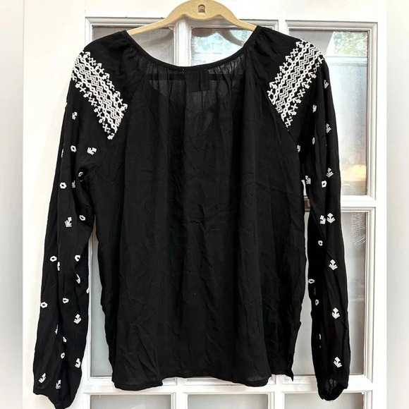 Dream State Black White Boho Embroidered Aztec Southwestern Tasel Blouse Size M - Picture 4 of 10